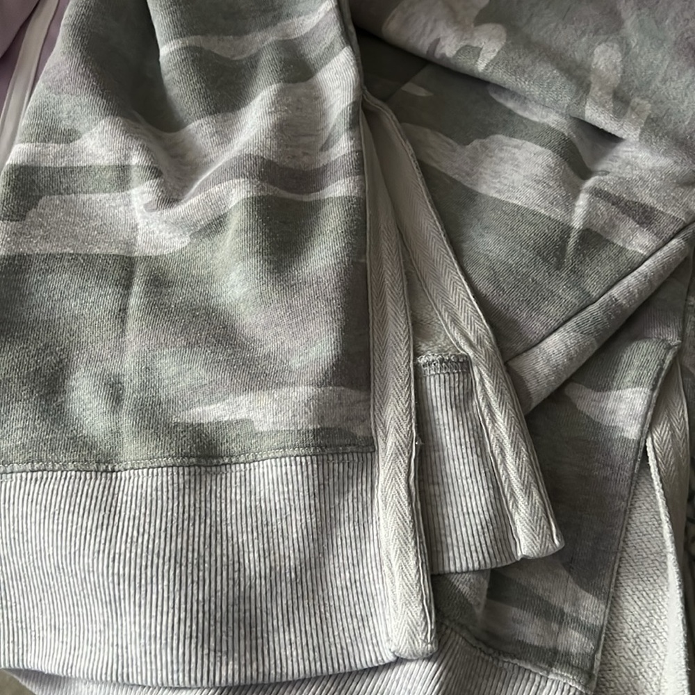 #49. Aerie oversized desert camo sweatshirt - Picture 13 of 16